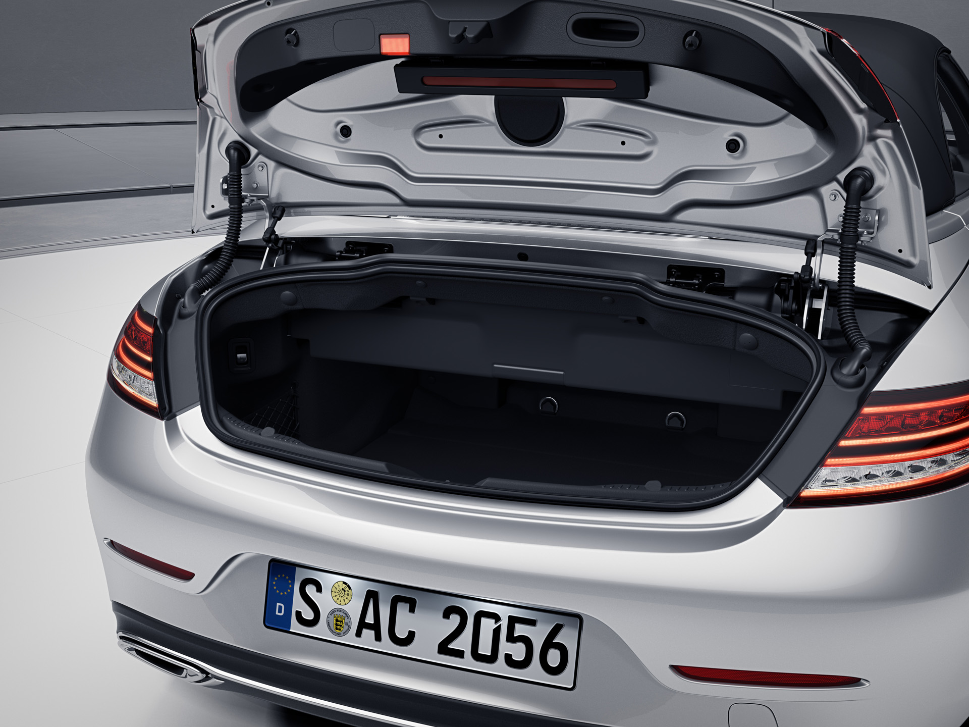 Das Mercedes-Benz C-Klasse Cabriolet bietet viel Platz im Kofferraum