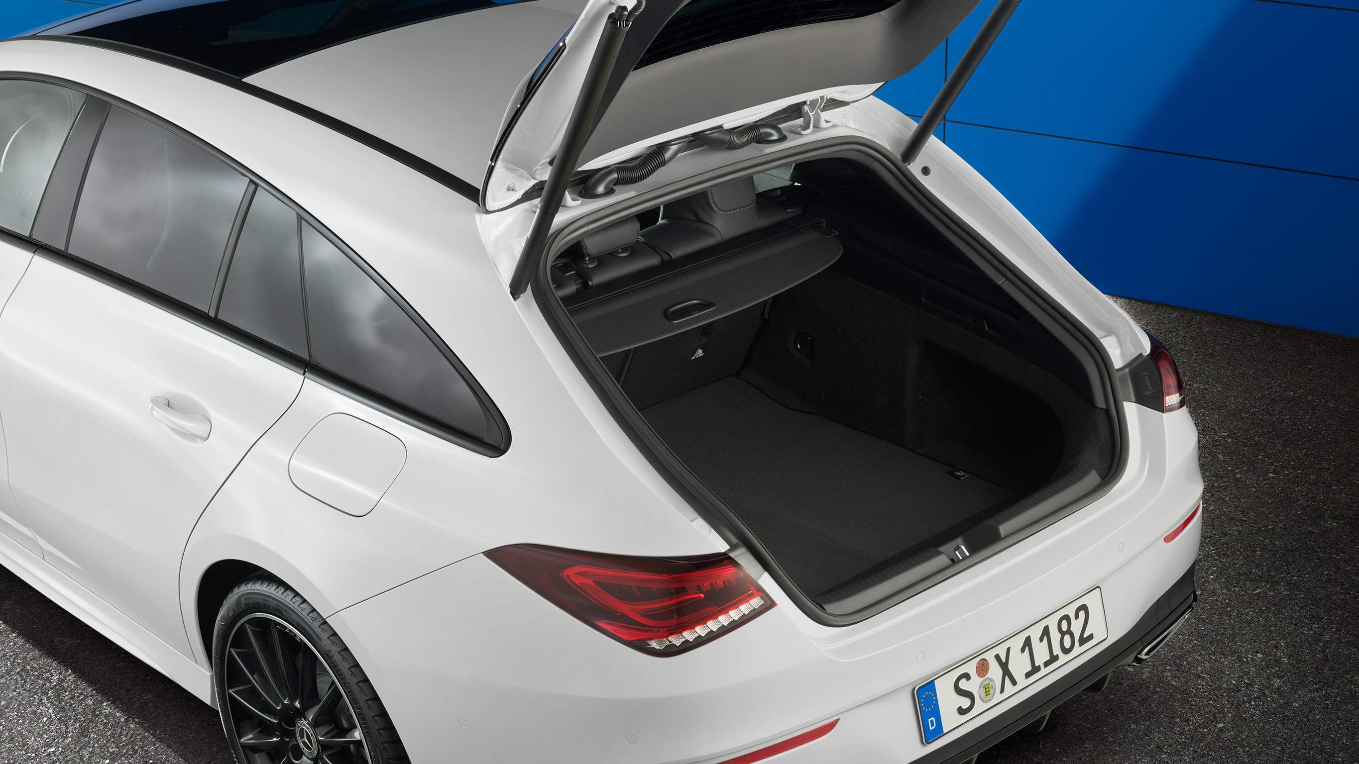 Der Mercedes-Benz CLA Shooting Brake bietet ausreichend Platz im Kofferraum.