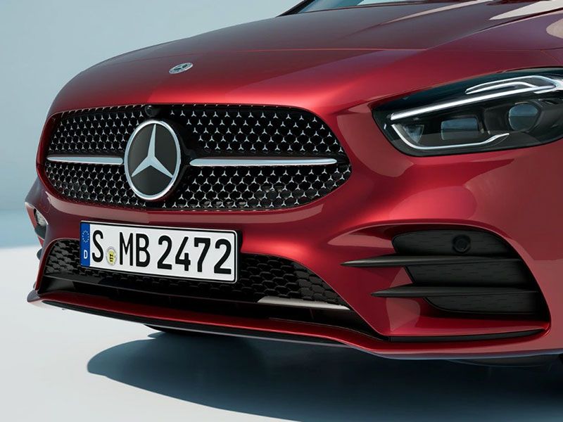 Mercedes-Benz B-Klasse - Dynamische Front mit neuer Kühlergrillverkleidung